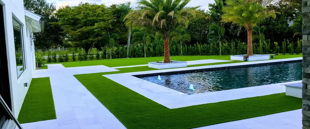 Pool surround with artificial turf